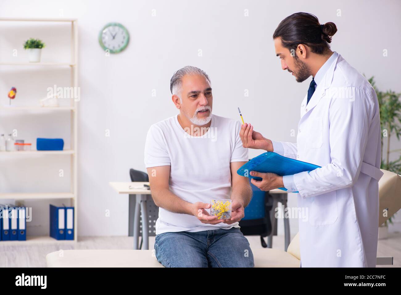 Patient souffrant du diabète médecin traitant Banque D'Images