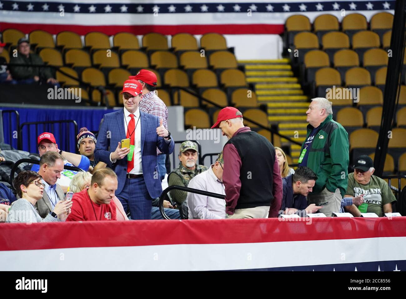 De nombreux partisans du 45e président américain des États-Unis, Donald Trump, ont assisté au rassemblement Make America Great Again à la UW-Milwaukee Panther Arena. Banque D'Images