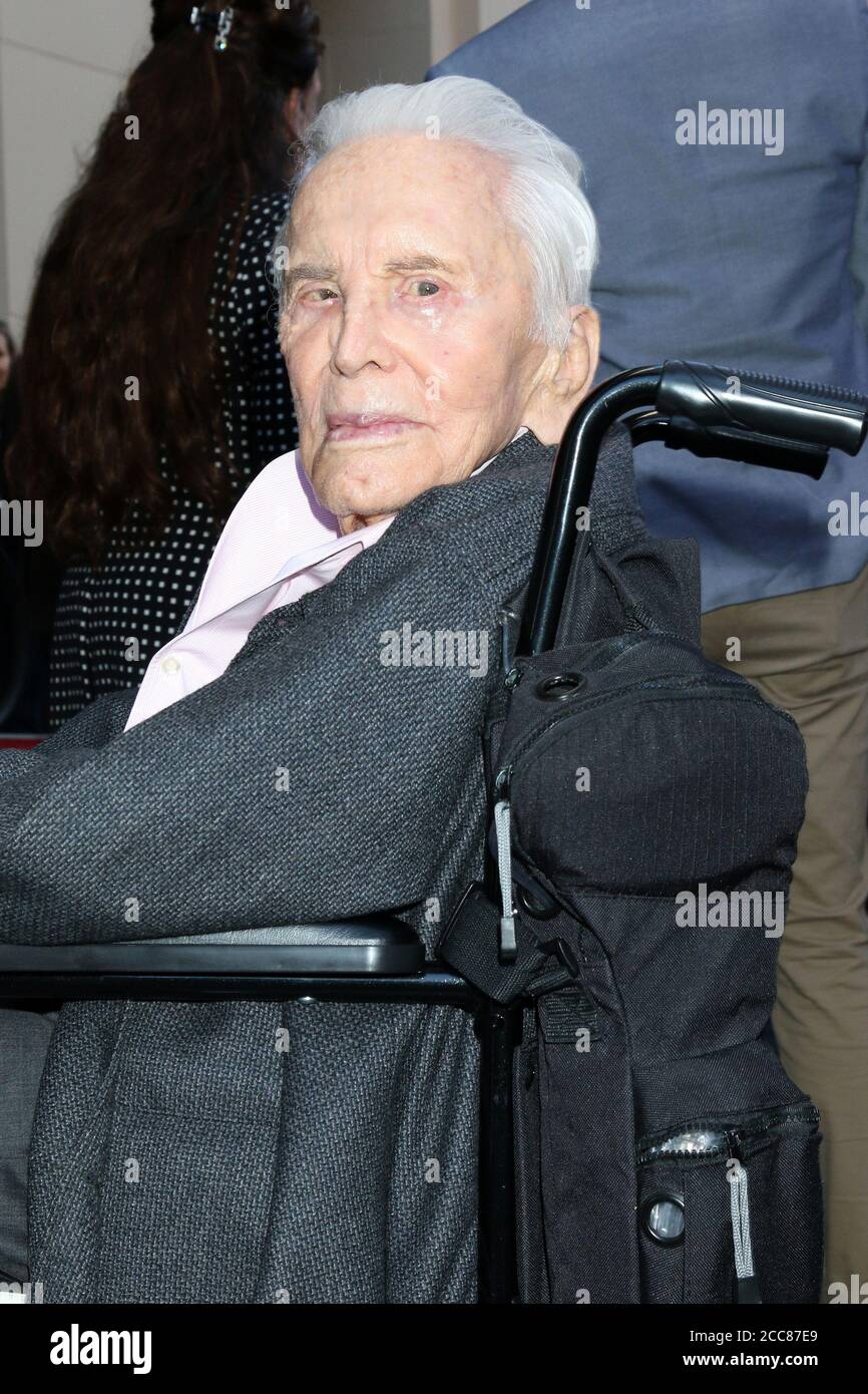 LOS ANGELES - 6 NOVEMBRE : KIRK Douglas lors de la cérémonie des étoiles de Michael Douglas sur le Hollywood Walk of Fame le 6 novembre 2018 à Los Angeles, en Californie Banque D'Images