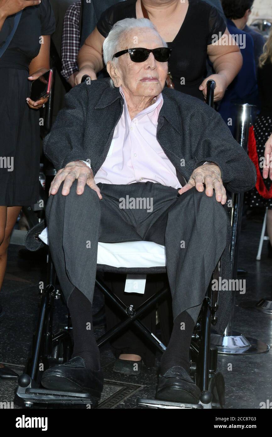 LOS ANGELES - 6 NOVEMBRE : KIRK Douglas lors de la cérémonie des étoiles de Michael Douglas sur le Hollywood Walk of Fame le 6 novembre 2018 à Los Angeles, en Californie Banque D'Images