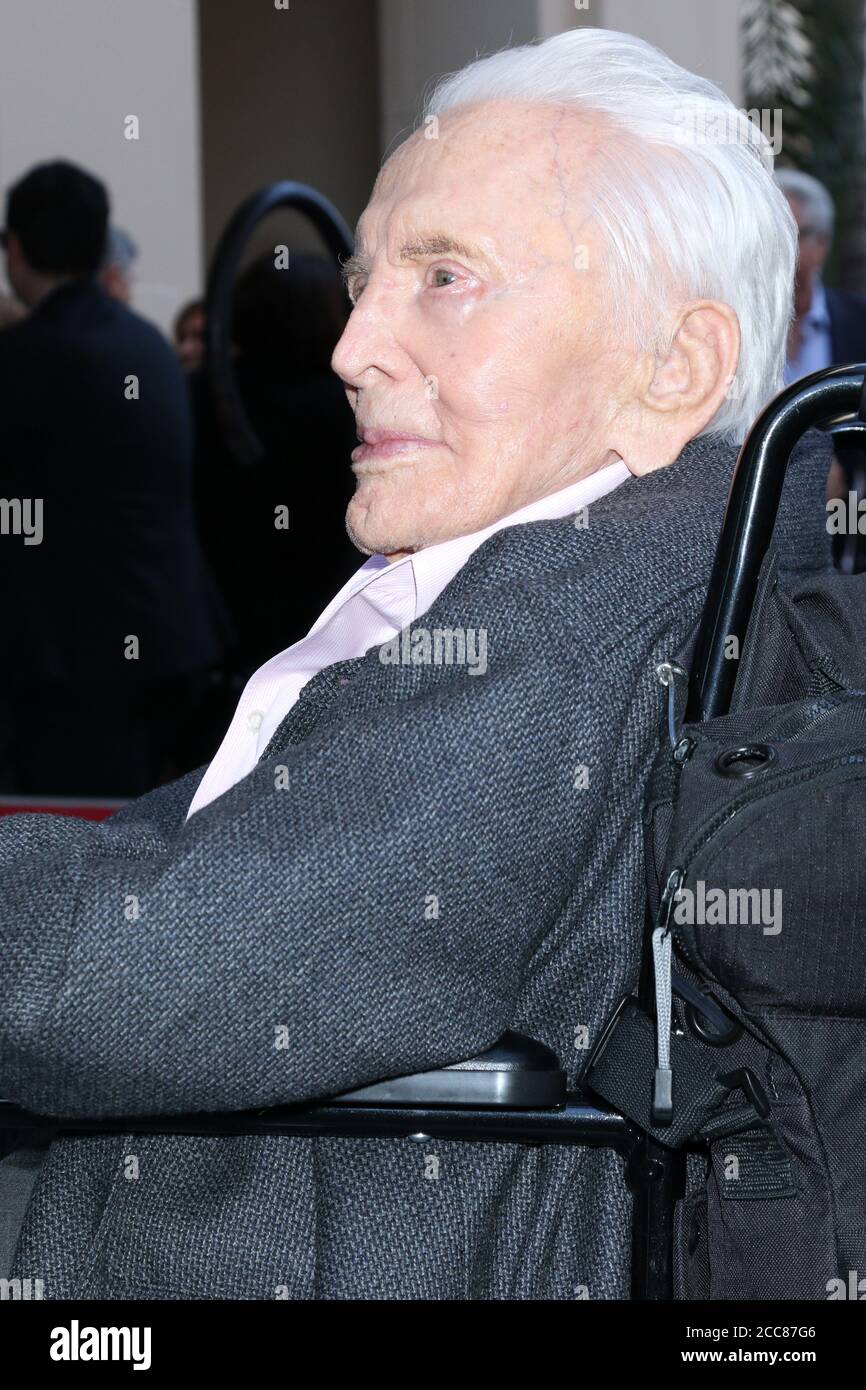 LOS ANGELES - 6 NOVEMBRE : KIRK Douglas lors de la cérémonie des étoiles de Michael Douglas sur le Hollywood Walk of Fame le 6 novembre 2018 à Los Angeles, en Californie Banque D'Images