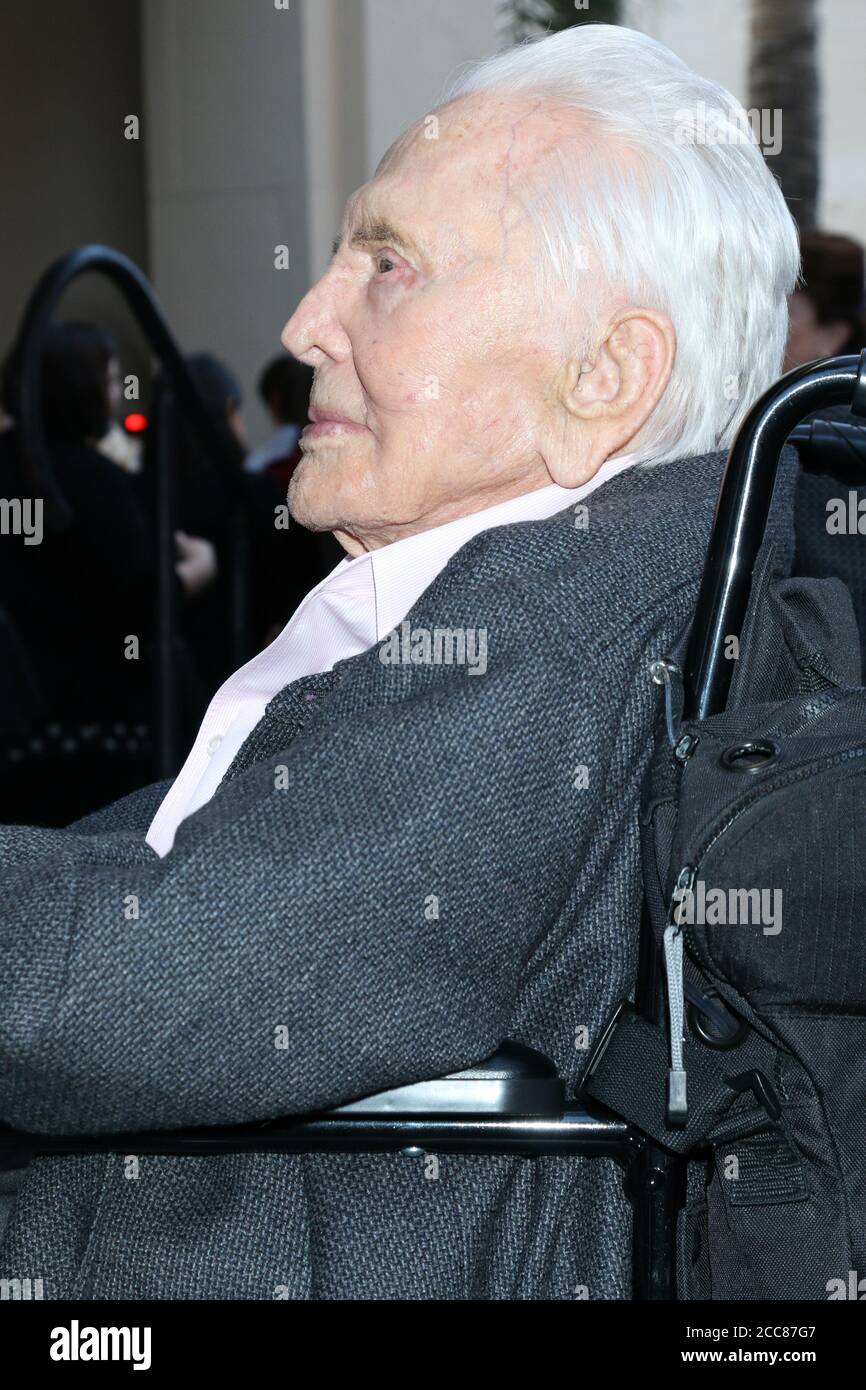 LOS ANGELES - 6 NOVEMBRE : KIRK Douglas lors de la cérémonie des étoiles de Michael Douglas sur le Hollywood Walk of Fame le 6 novembre 2018 à Los Angeles, en Californie Banque D'Images