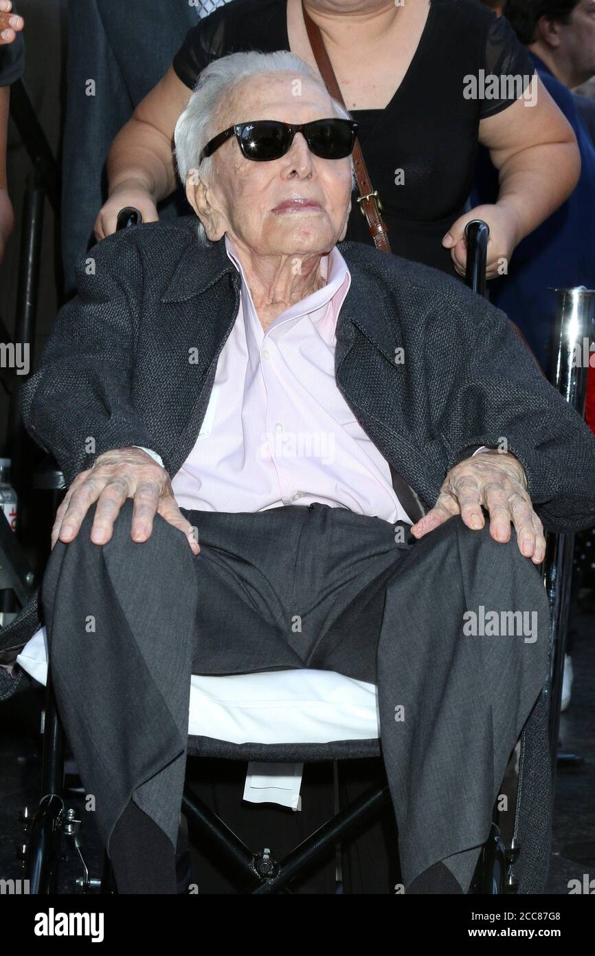 LOS ANGELES - 6 NOVEMBRE : KIRK Douglas lors de la cérémonie des étoiles de Michael Douglas sur le Hollywood Walk of Fame le 6 novembre 2018 à Los Angeles, en Californie Banque D'Images