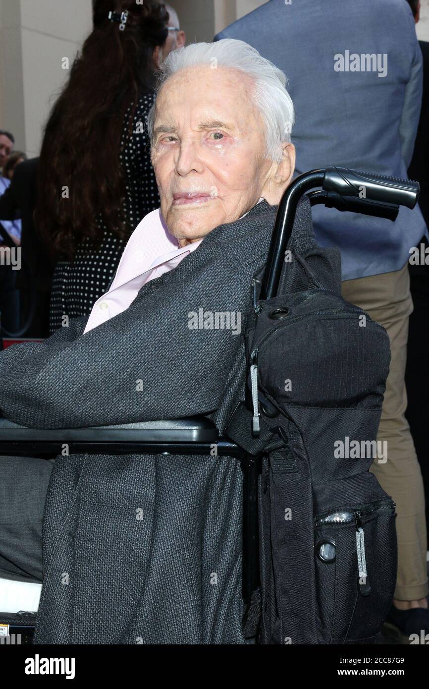 LOS ANGELES - 6 NOVEMBRE : KIRK Douglas lors de la cérémonie des étoiles de Michael Douglas sur le Hollywood Walk of Fame le 6 novembre 2018 à Los Angeles, en Californie Banque D'Images