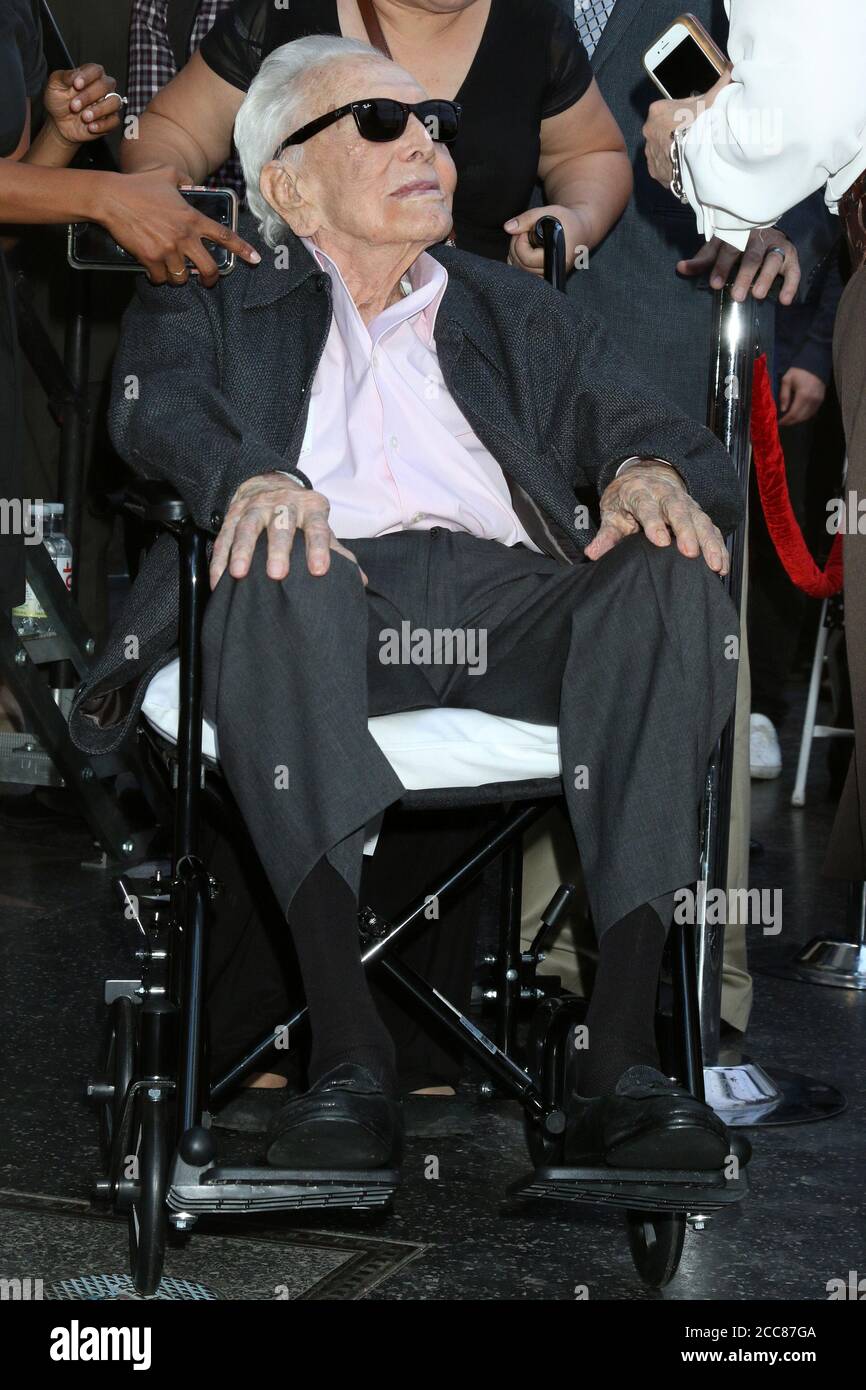 LOS ANGELES - 6 NOVEMBRE : KIRK Douglas lors de la cérémonie des étoiles de Michael Douglas sur le Hollywood Walk of Fame le 6 novembre 2018 à Los Angeles, en Californie Banque D'Images