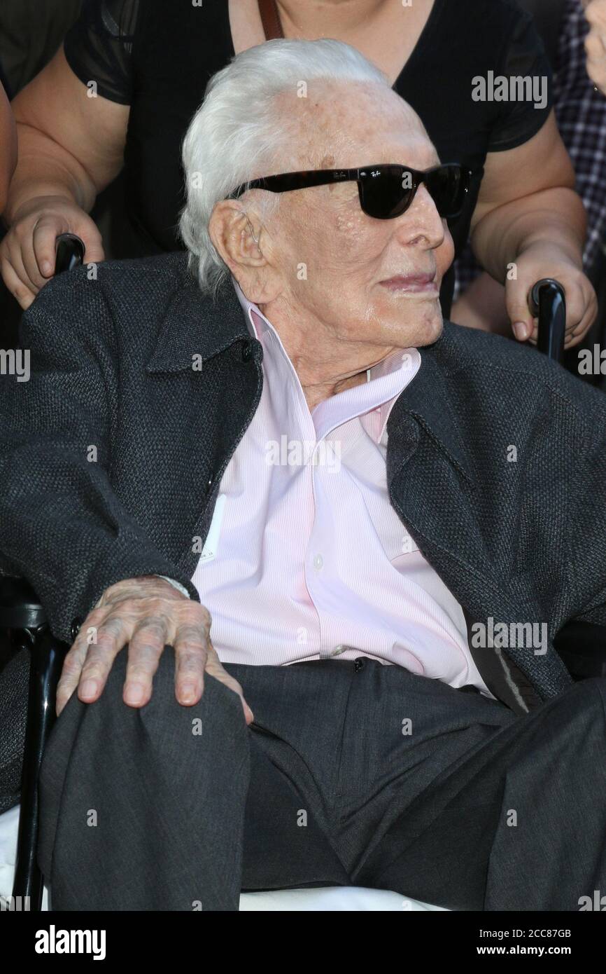 LOS ANGELES - 6 NOVEMBRE : KIRK Douglas lors de la cérémonie des étoiles de Michael Douglas sur le Hollywood Walk of Fame le 6 novembre 2018 à Los Angeles, en Californie Banque D'Images