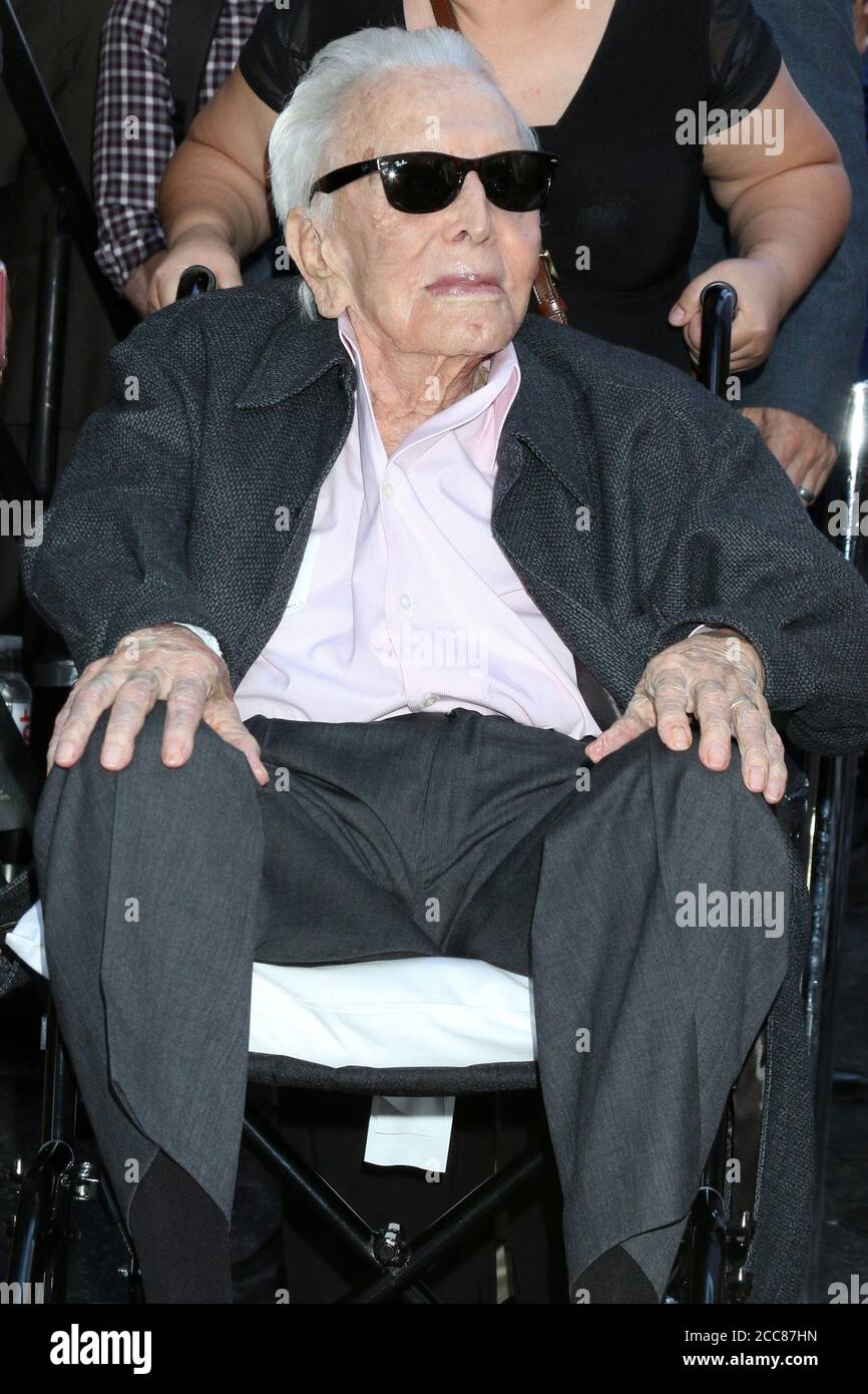 LOS ANGELES - 6 NOVEMBRE : KIRK Douglas lors de la cérémonie des étoiles de Michael Douglas sur le Hollywood Walk of Fame le 6 novembre 2018 à Los Angeles, en Californie Banque D'Images