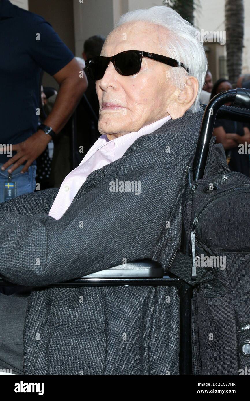 LOS ANGELES - 6 NOVEMBRE : KIRK Douglas lors de la cérémonie des étoiles de Michael Douglas sur le Hollywood Walk of Fame le 6 novembre 2018 à Los Angeles, en Californie Banque D'Images