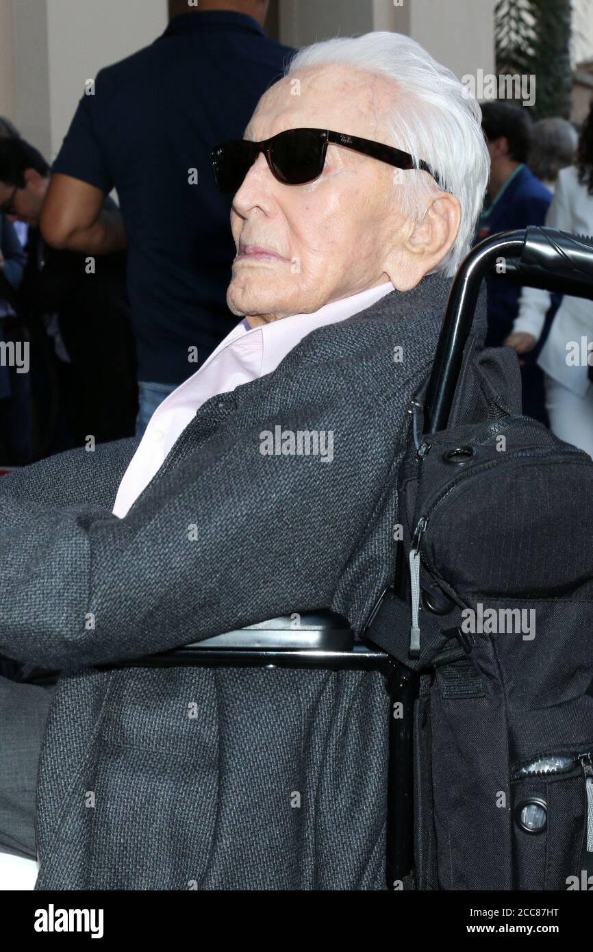 LOS ANGELES - 6 NOVEMBRE : KIRK Douglas lors de la cérémonie des étoiles de Michael Douglas sur le Hollywood Walk of Fame le 6 novembre 2018 à Los Angeles, en Californie Banque D'Images