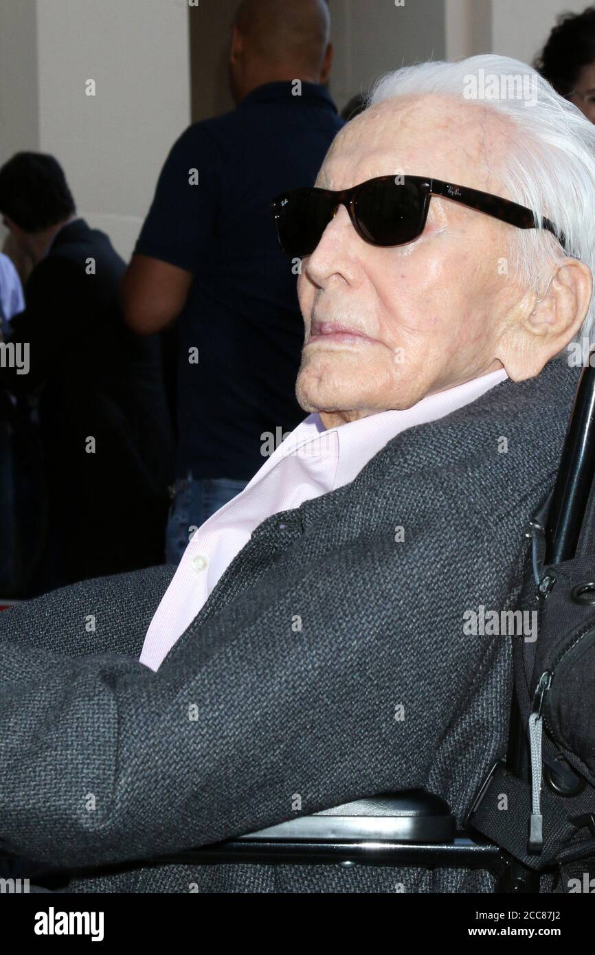 LOS ANGELES - 6 NOVEMBRE : KIRK Douglas lors de la cérémonie des étoiles de Michael Douglas sur le Hollywood Walk of Fame le 6 novembre 2018 à Los Angeles, en Californie Banque D'Images