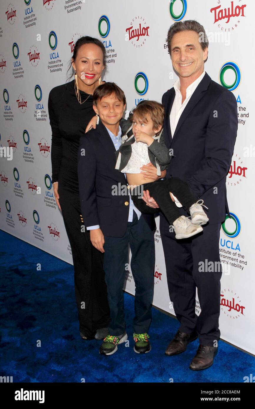 LOS ANGELES - 22 FÉVRIER : Lawrence Bender, famille au Gala 2018 de l'Institut de l'environnement et de la durabilité (IoES) de l'UCLA au Private Estate le 22 février 2018 à Beverly Hills, CA Banque D'Images