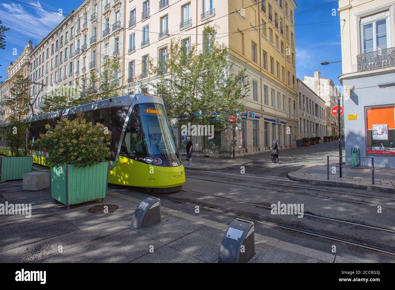 tram dans le centre ville de saint etienne Banque D'Images
