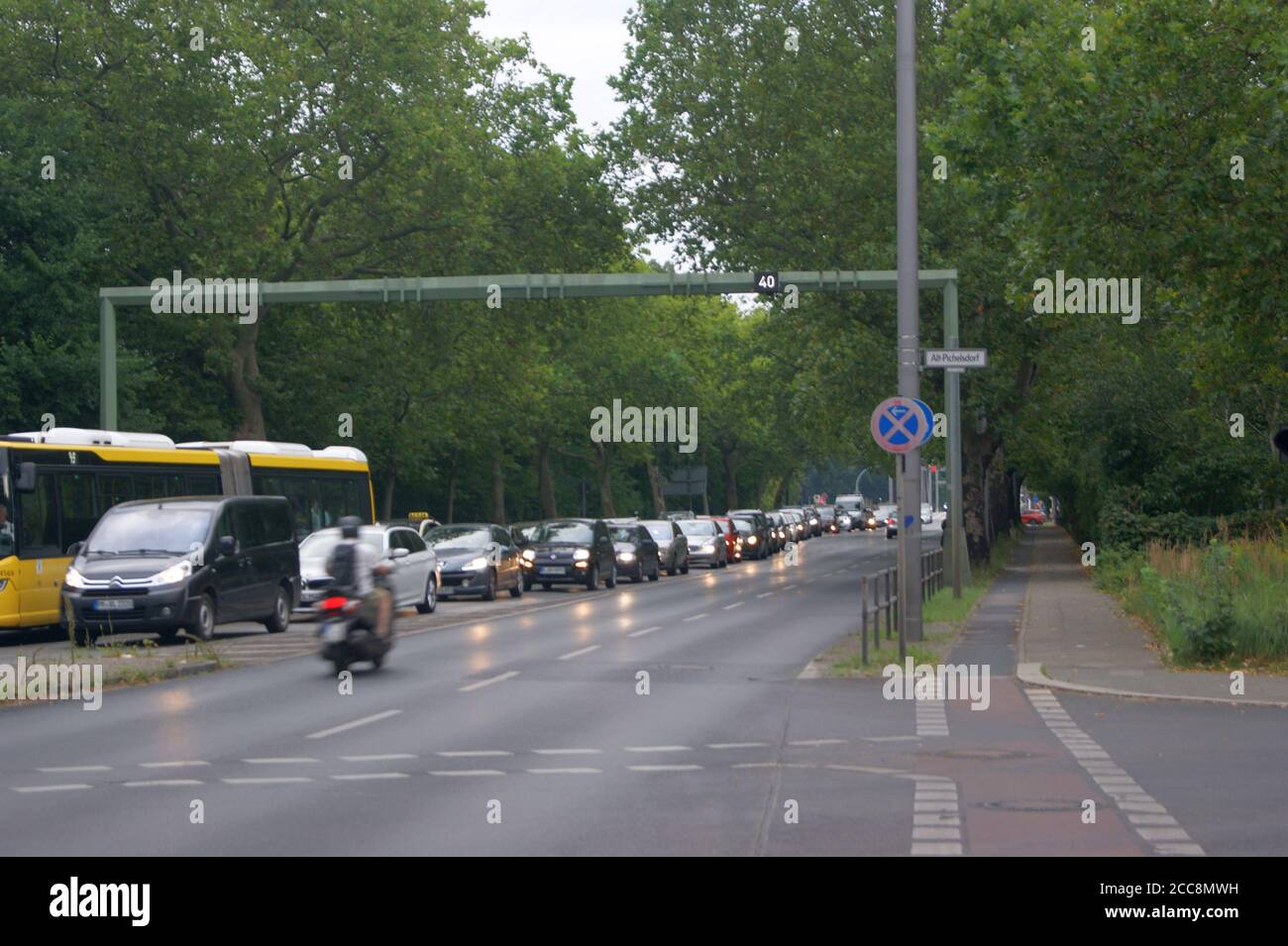 Heerstraße Ecke Pichelsdorfer Straße à Berlin-Spandau, Richtung Ost, mit Verkehrsleitsystem ('Grüne Welle') Banque D'Images