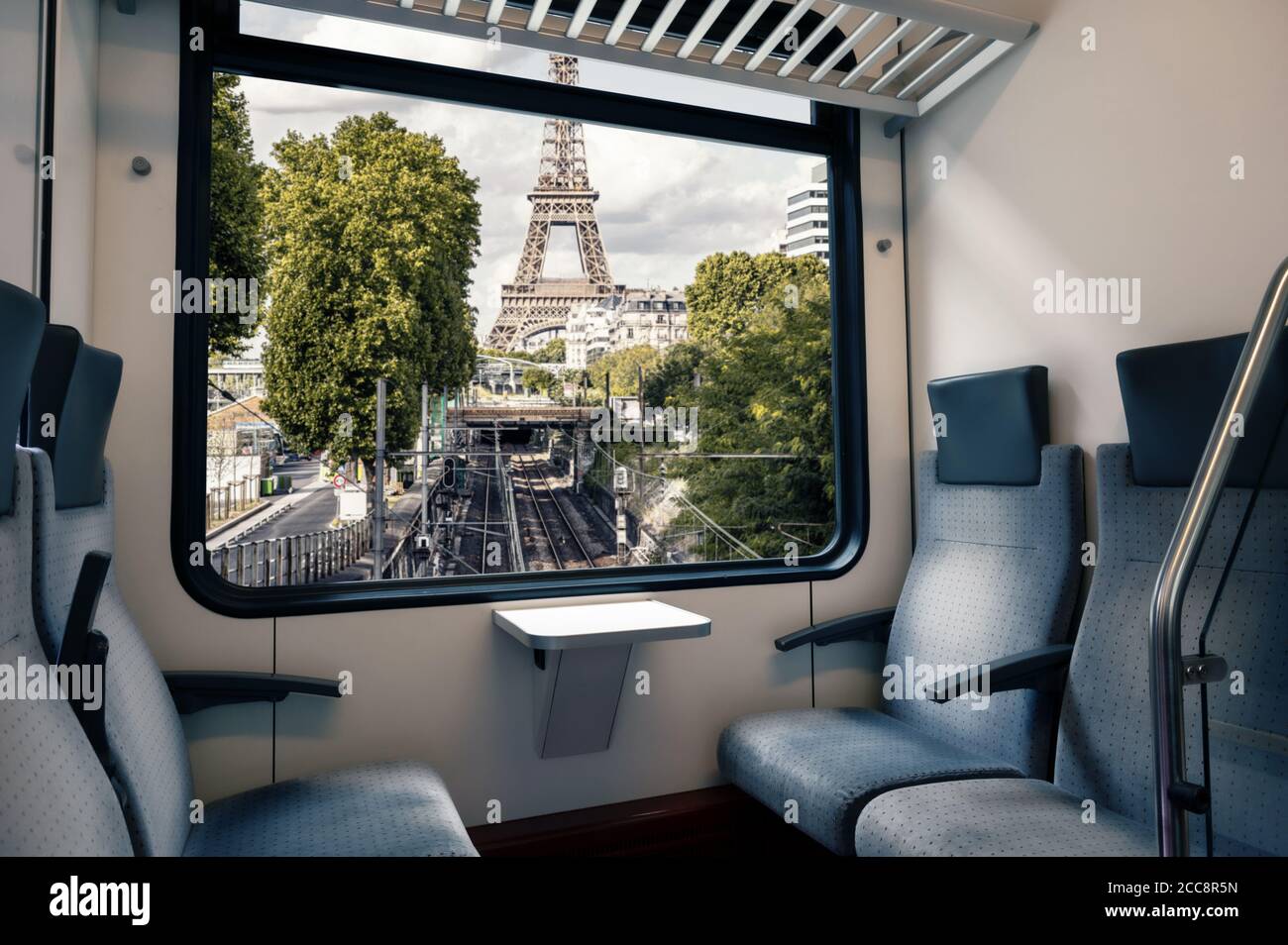 Le métro de Paris vu de la fenêtre d'une calèche Banque D'Images