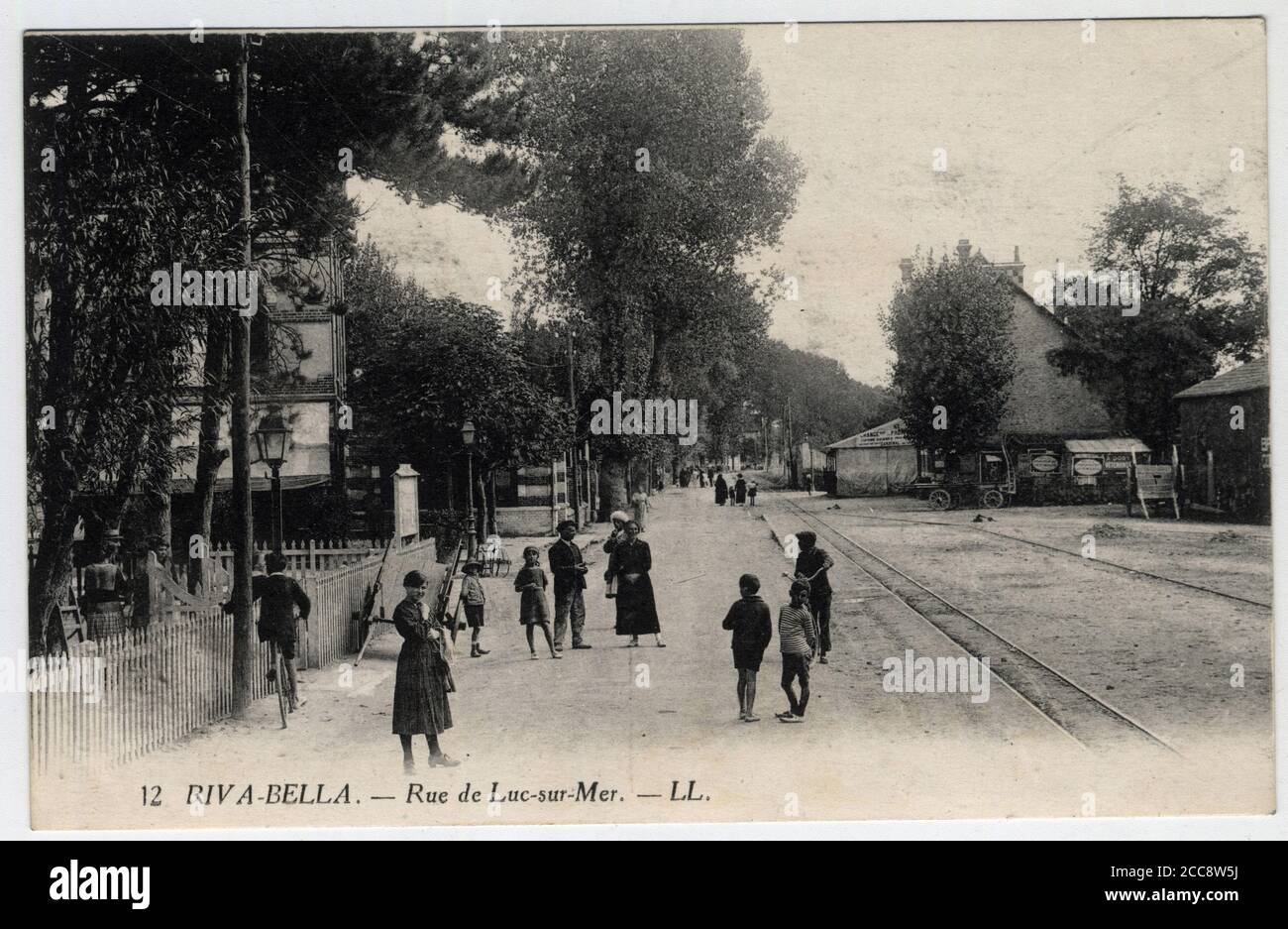 Normandie, Calvados (14), Ouistreham : vue de la rue de Luc sur Mer a Riva Bella (Riva-Bella) - carte postale fin 19eme-debut 20eme siecle Banque D'Images