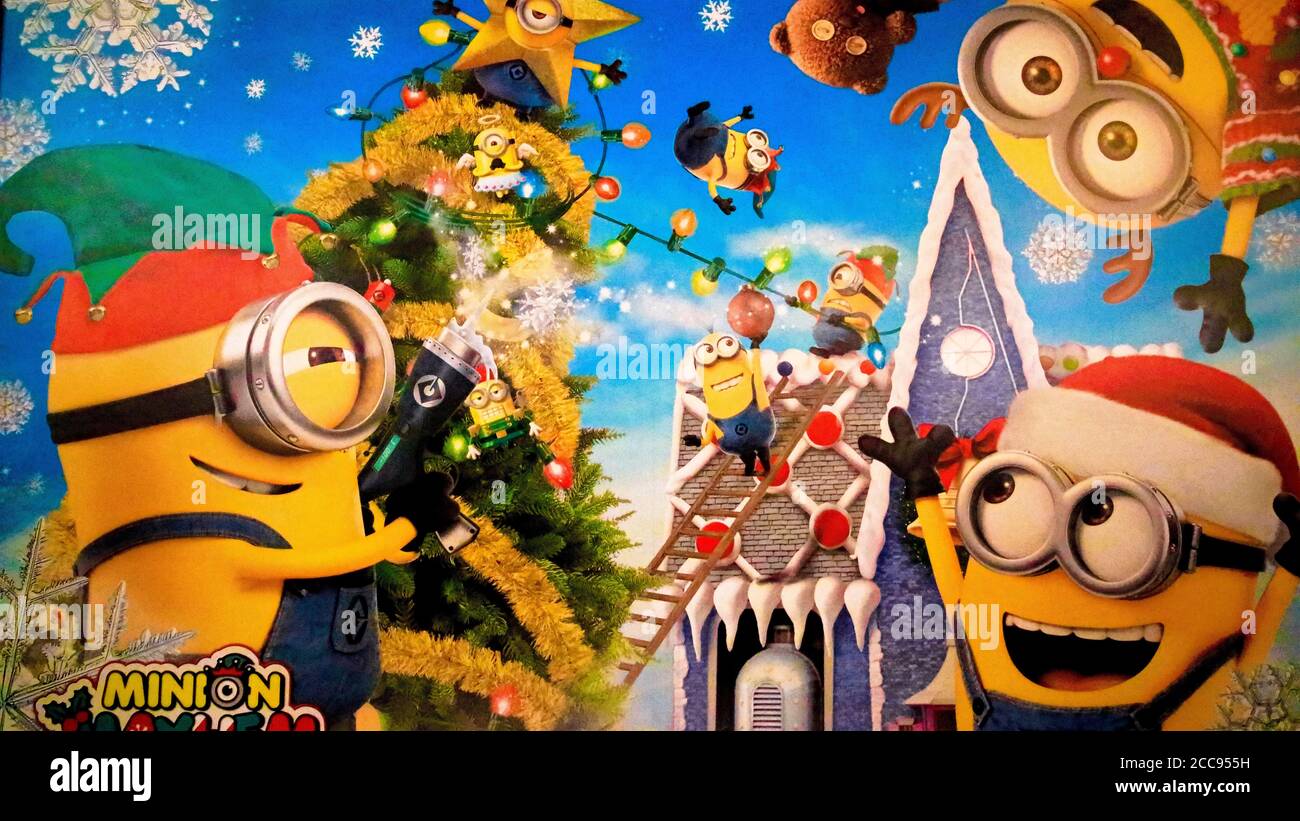 Gros plan de la version de Noël de LA STATUE HAPPY MINION à Universal  Studios Japan. Les Minions sont des personnages célèbres de l'animation  détestable moi Photo Stock - Alamy