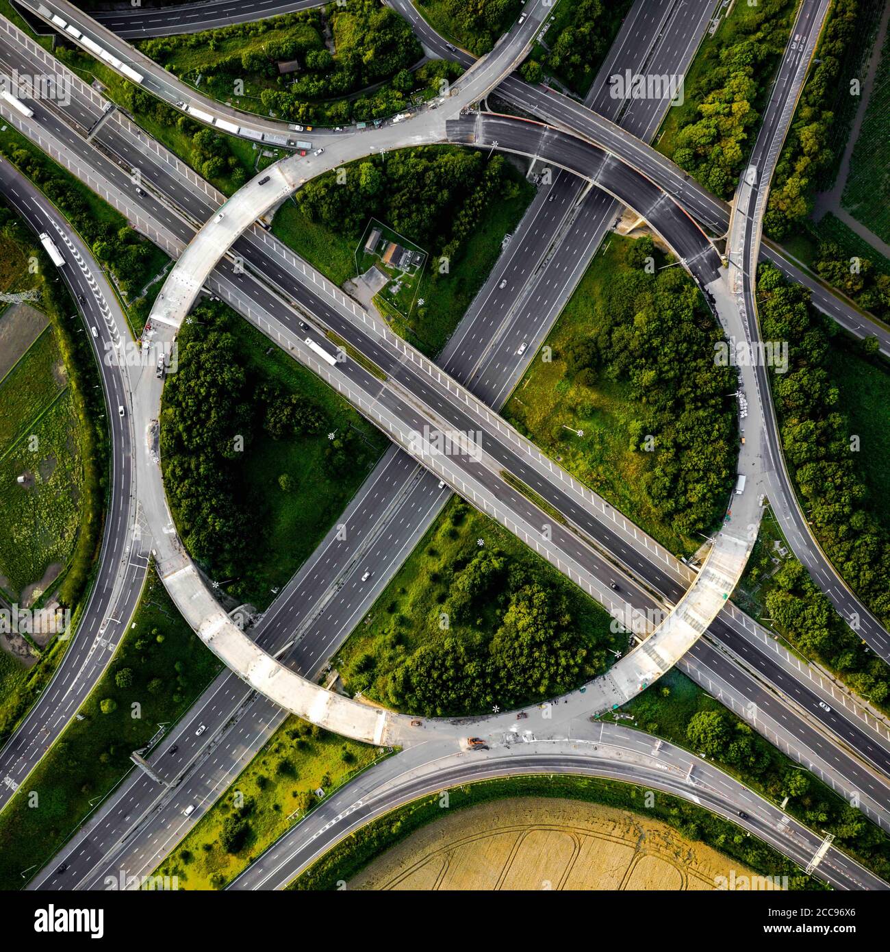 Réseau autoroutier et rond-point ; jonction M62/M1 sur l'autoroute Banque D'Images