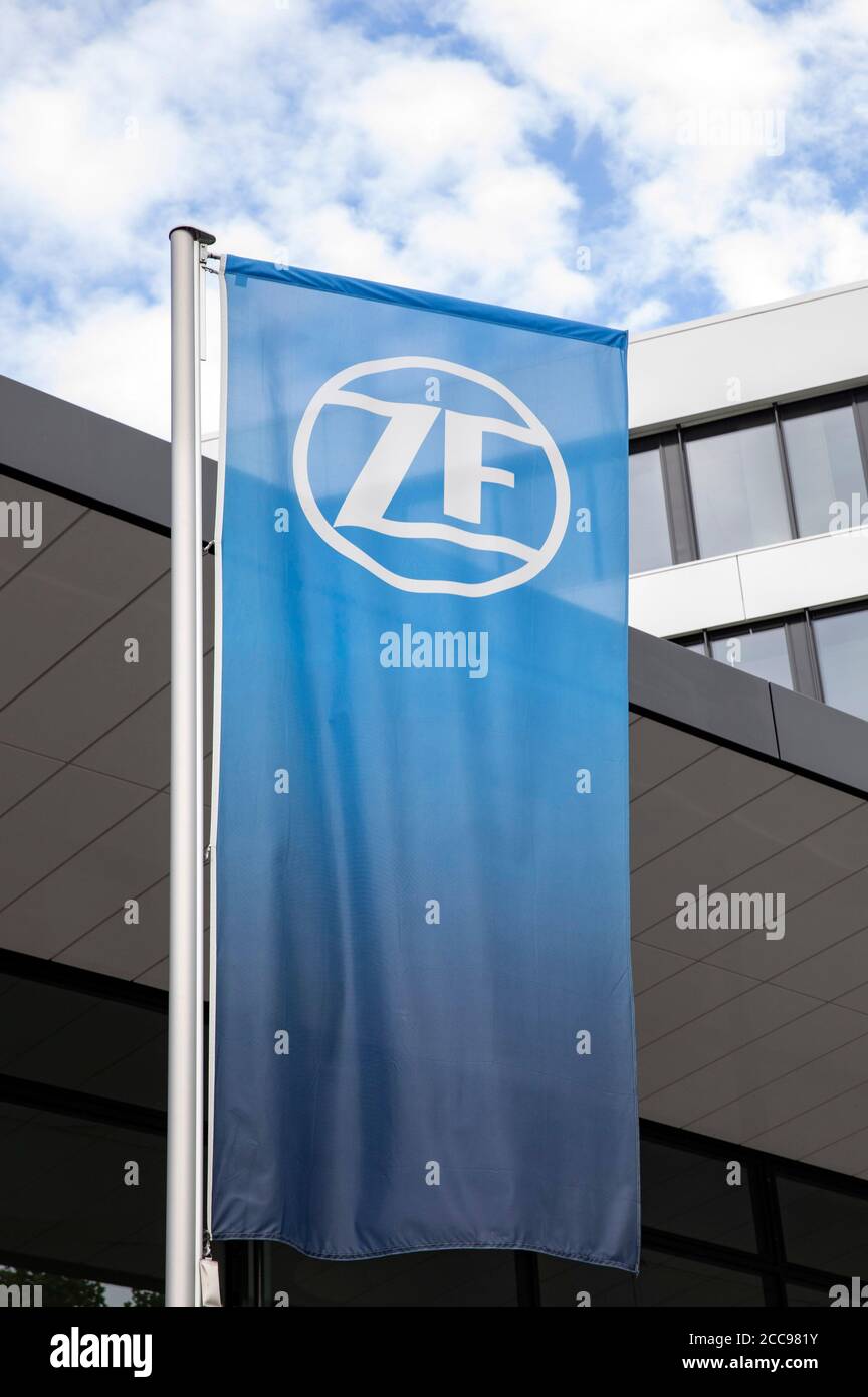 Friedrichshafen, Allemagne. 18 août 2020. Siège social de la société ZF Friedrichshafen AG. ZF Friedrichshafen AG est un groupe de technologie actif au niveau mondial et fournit des systèmes pour la mobilité des voitures, des véhicules commerciaux et de la technologie industrielle. Freidrichshafen, 18 août 2020 | usage Worldwide Credit: dpa/Alay Live News Banque D'Images