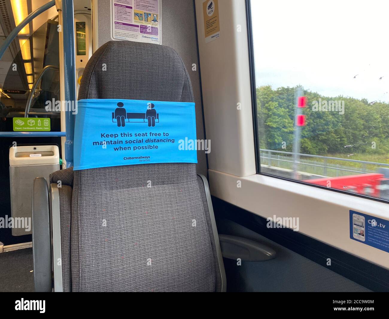 Oxford, Royaume-Uni - août 2020: Covid social distance mesures sur un train Banque D'Images