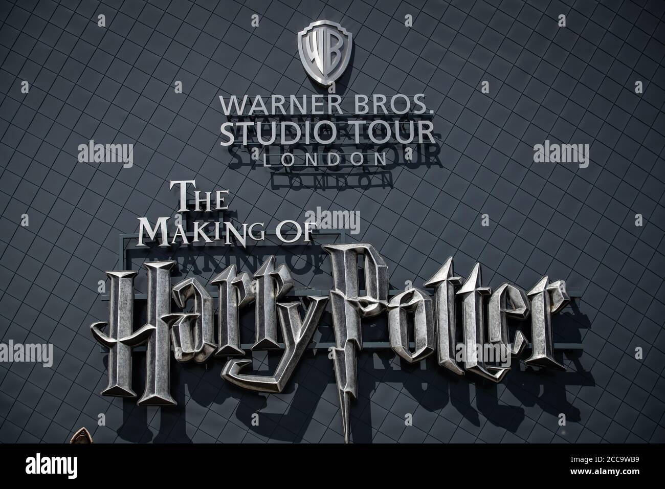 Vue extérieure de la fabrication de Harry Potter au Warner Bros Studio Tour  de Londres, à Watford, après sa réouverture de l'isolement Photo Stock -  Alamy