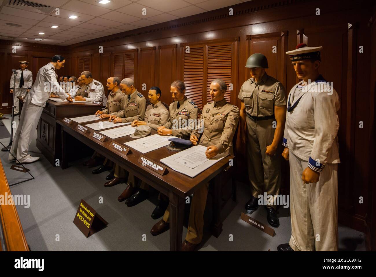 À l'intérieur de la Chambre de reddition, figurines de cire de soldats britanniques. Fort Siloso, Sentosa, Singapour. Banque D'Images