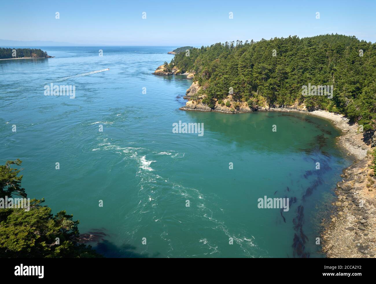 La tromperie passe l'État de Washington. La voie navigable Deception Pass séparant l'île Whidbey et l'île Fidalgo dans l'État de Washington. Banque D'Images