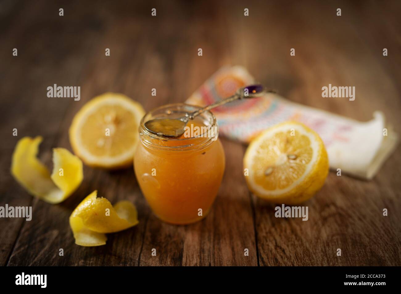Confiture de citron/marmelade faite maison à base de citrons frais. Banque D'Images