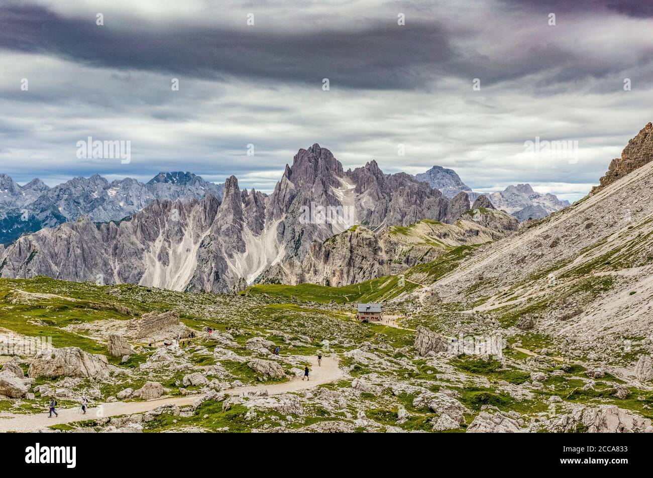 Italie Veneto - le refuge de Lavaredo et la montagne de Soraapiss portée Banque D'Images