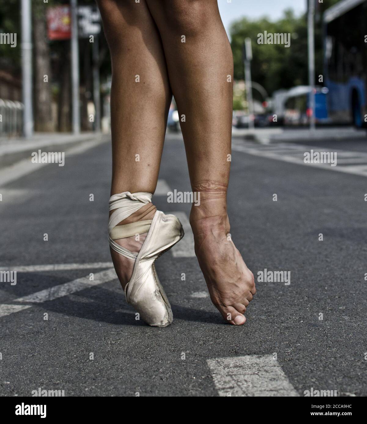 Pieds de ballerine après le travail Photo Stock - Alamy