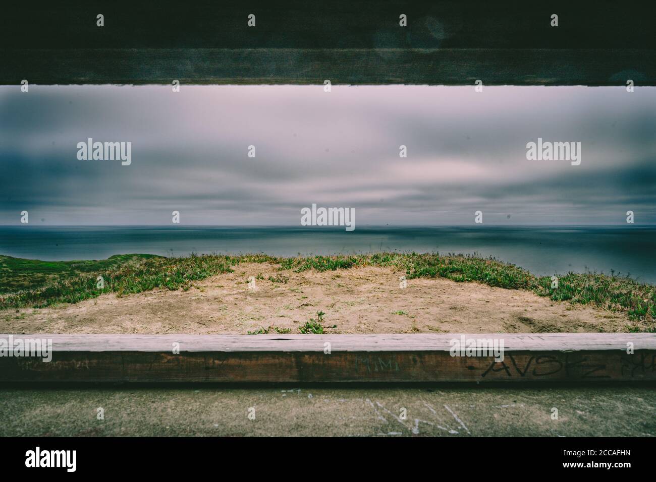 SAUSALITO, ÉTATS-UNIS - 17 octobre 2019 : vue sur l'océan pacifique depuis l'intérieur d'une batterie militaire abandonnée dans les Marin Headlands, près de San F Banque D'Images