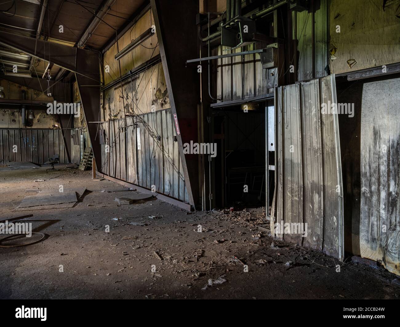 Intérieur de l'ancien entrepôt d'usine abandonné. Banque D'Images