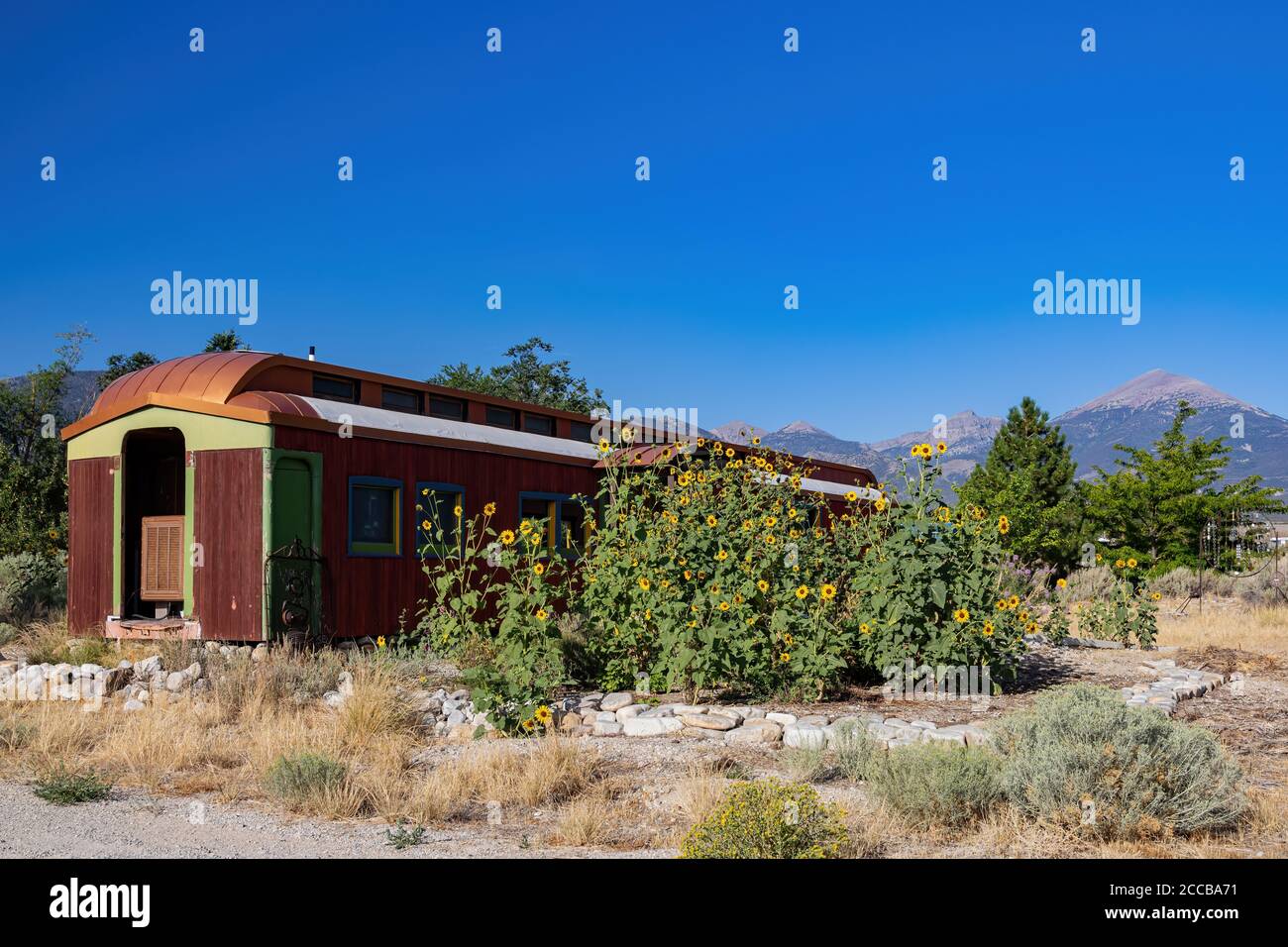 Vue ensoleillée d'une belle maison à Baker, Nevada Banque D'Images