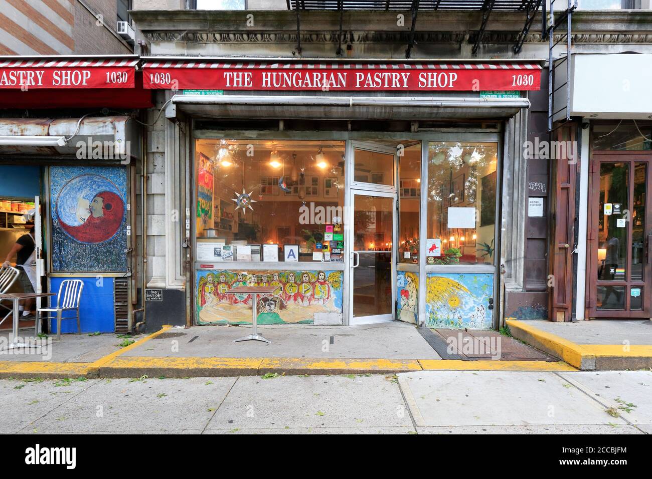 The Hungarian Pastry Shop, 1030 Amsterdam Ave, New York, NYC boutique photo d'une pâtisserie et d'un café à Morningside Heights. Banque D'Images