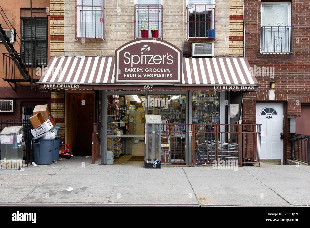Spitzer's Kosher Bakery, 657 Bedford Ave, Brooklyn, New York. New York photo d'une épicerie casher dans le quartier de Williamsburg. Banque D'Images