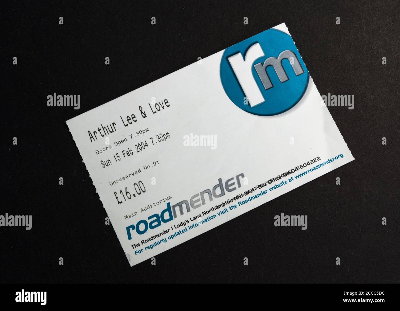 Billet, sur fond noir, pour Arthur Lee et Love février 2004 au Roadmender Club, Northampton, Royaume-Uni Banque D'Images