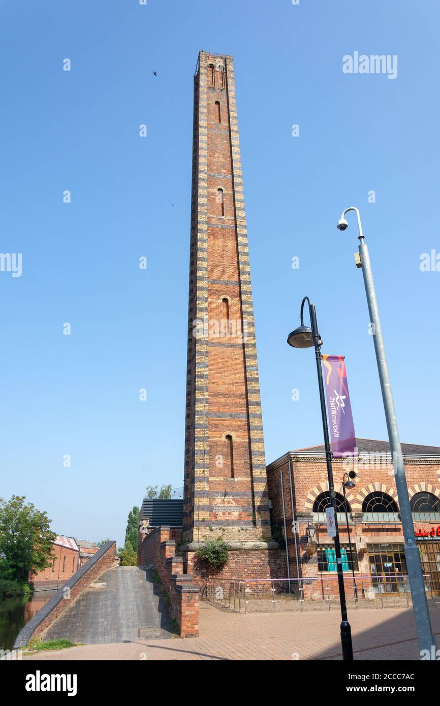 Cheminée dans l'ancienne usine de tissage, Weavers Wharf, Kidderminster, Worcestershire, Angleterre, Royaume-Uni Banque D'Images