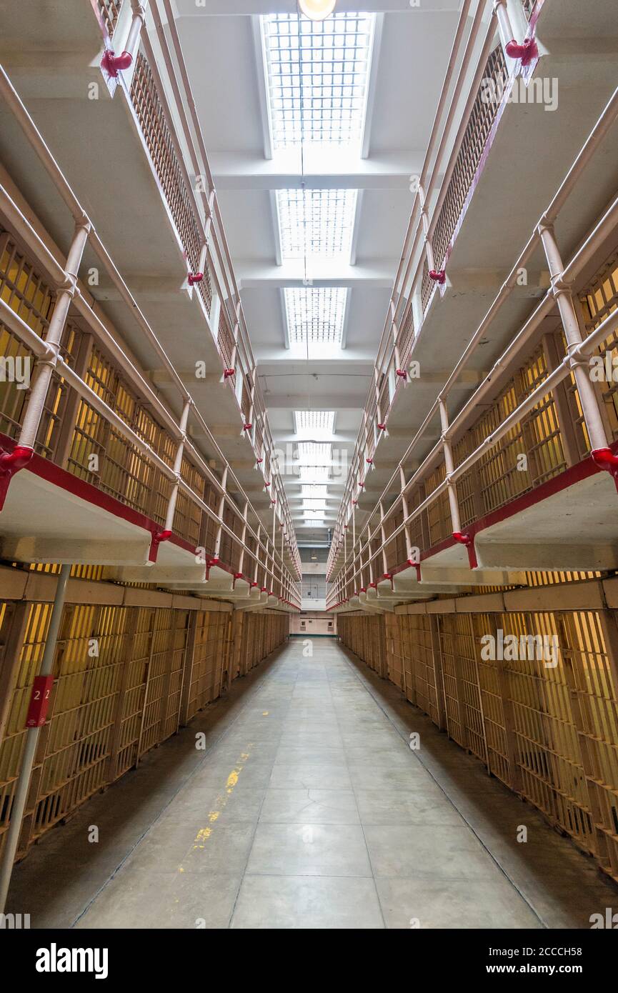 Etats-Unis, Californie, baie de San Francisco : cellules du pénitencier fédéral d'Alcatraz Banque D'Images