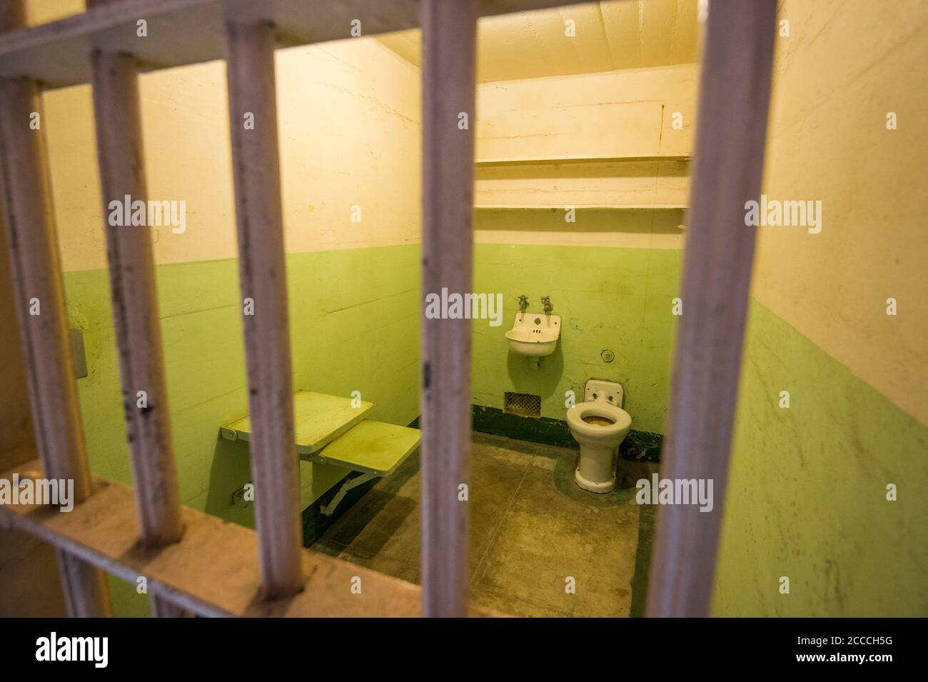 Etats-Unis, Californie, baie de San Francisco : cellule du pénitencier fédéral d'Alcatraz Banque D'Images