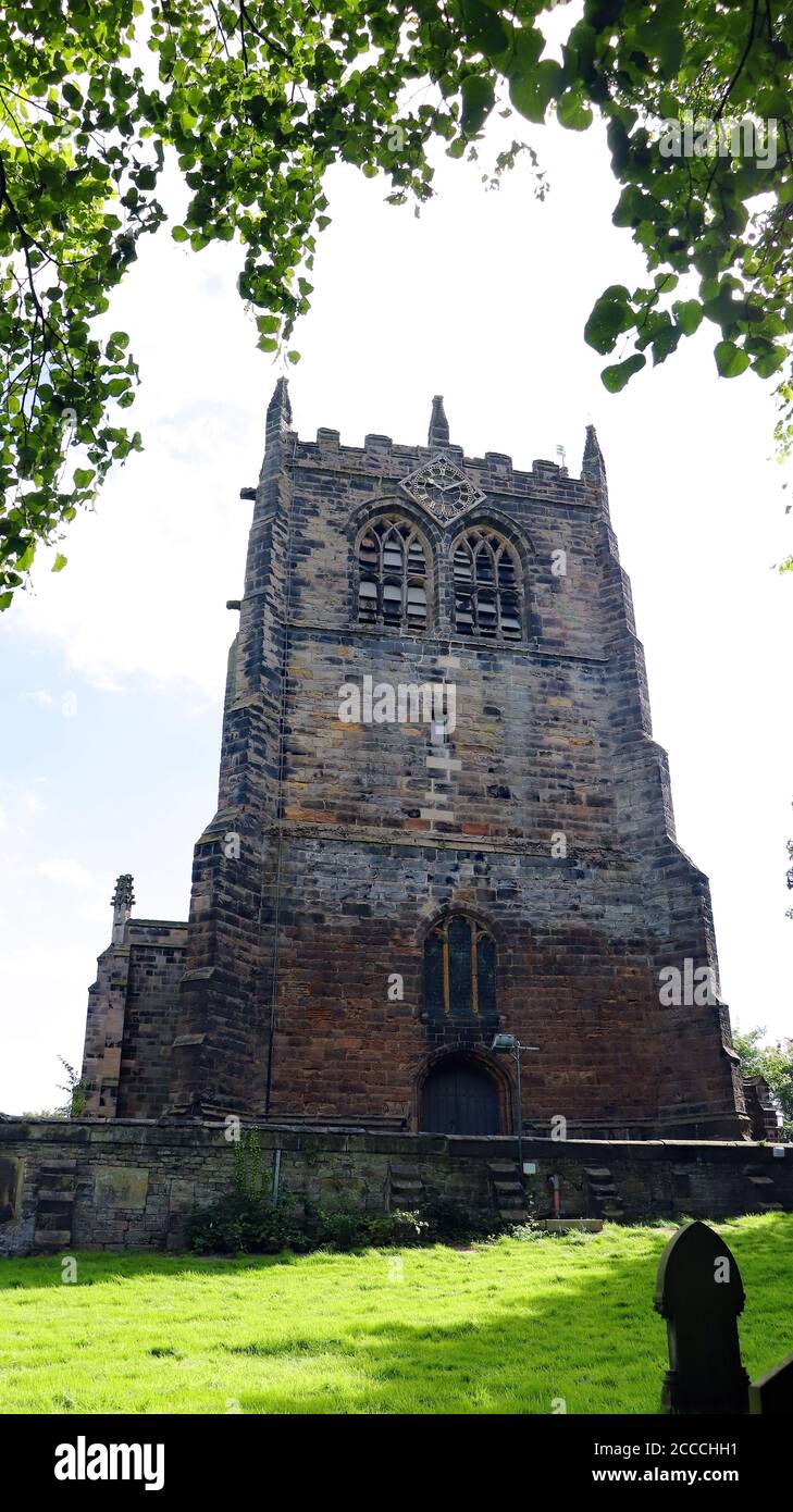 Église paroissiale d'Ormskirk vue depuis le cimetière à l'arrière du bâtiment. Il date de 1170AD. Banque D'Images