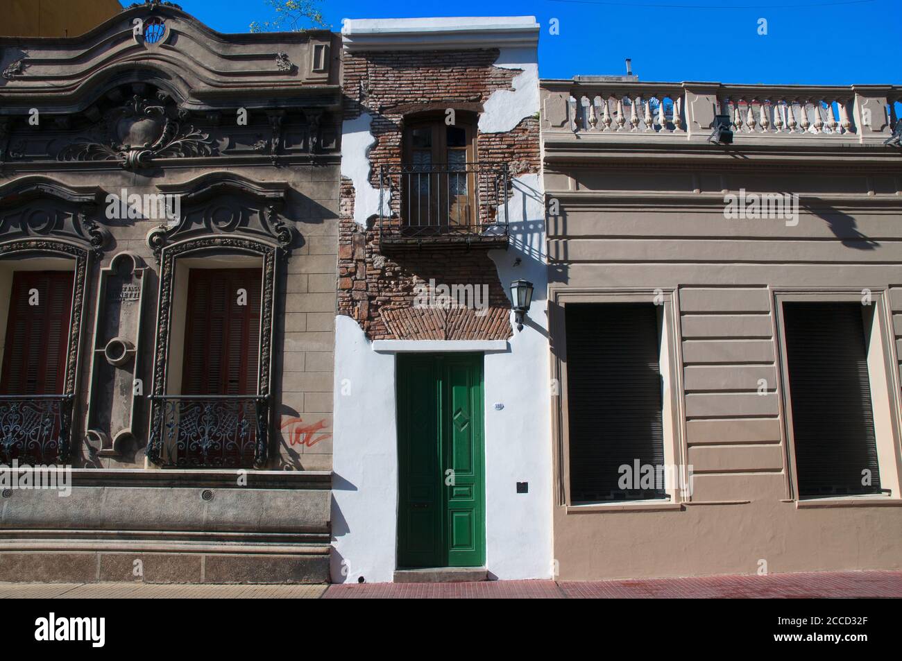BUENOS AIRES, ARGENTINE - 30 septembre 2014: Casa minima (la maison minimale), la maison la plus étroite d'Argentine, située à San Telmo, l'un des plus anciens dis Banque D'Images