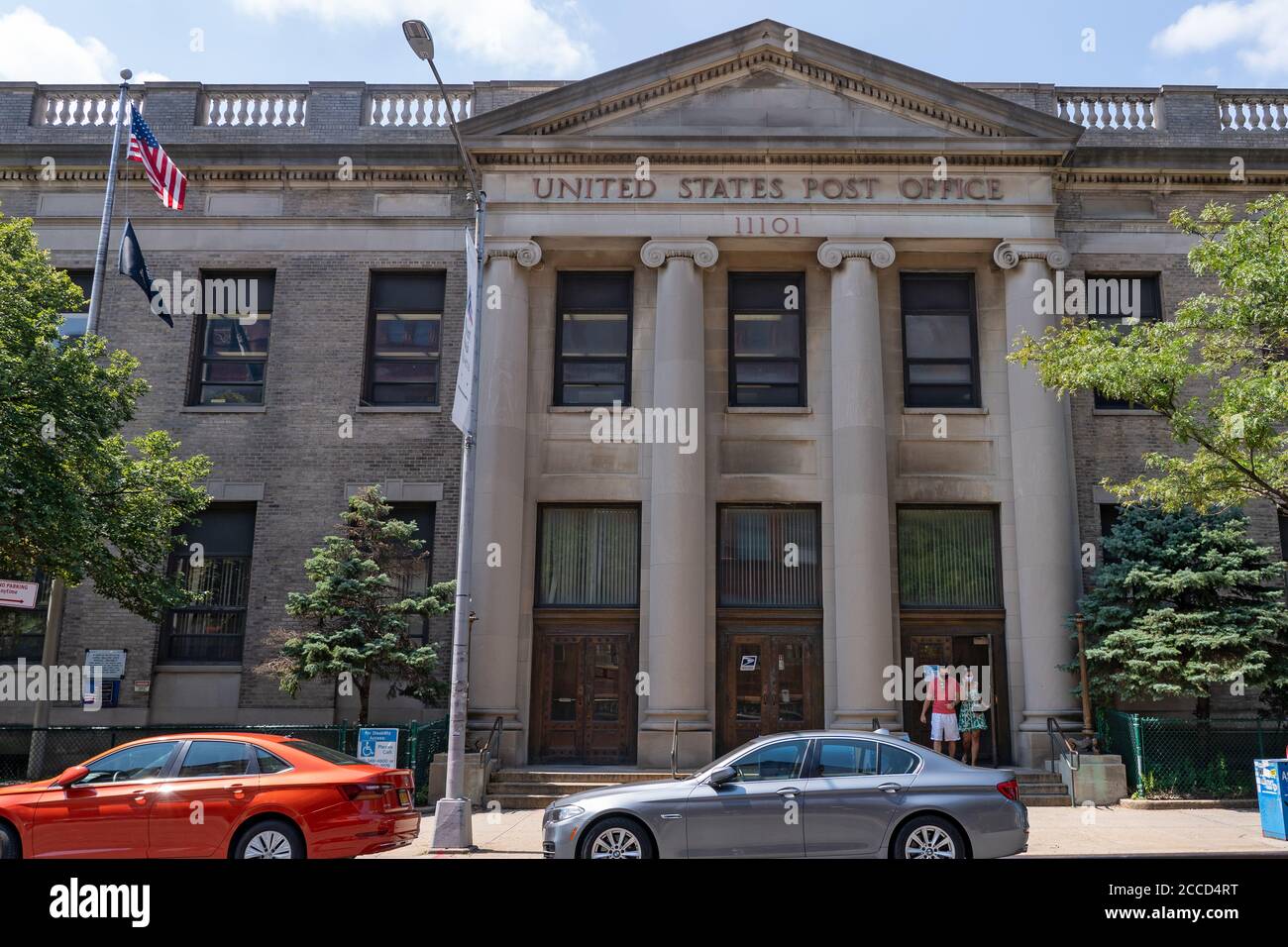 NEW YORK, NY - AOÛT 17 : l'extérieur d'une station du service postal des États-Unis (USPS) long Island City est vu le 17 août 2020 à Queens Borough Banque D'Images