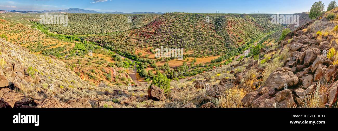 Vue panoramique de l'Enfer Canyon où il converge avec le canyon de Grindstone et la rivière Verde près de Drake Arizona dans la forêt nationale de Prescott. Banque D'Images