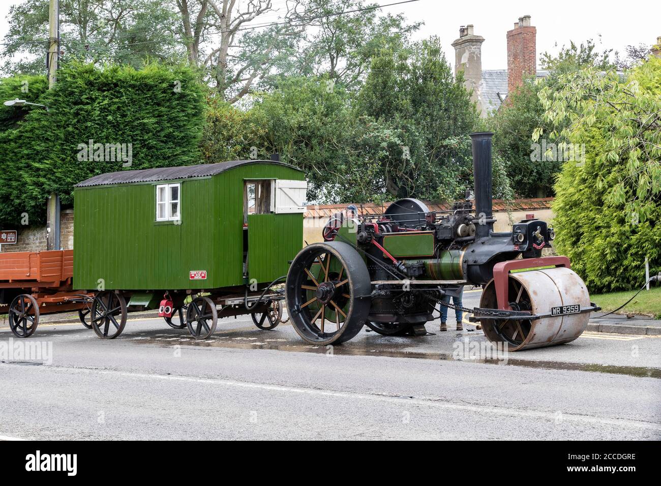 Thornby, Royaume-Uni. Un vieux moteur à vapeur sur la route Welford B5199 en direction de Welford s'est arrêté pour prendre l'eau et réparer les fuites cet après-midi, Northamptonshire, crédit: Keith J Smith./Alay Live News Banque D'Images