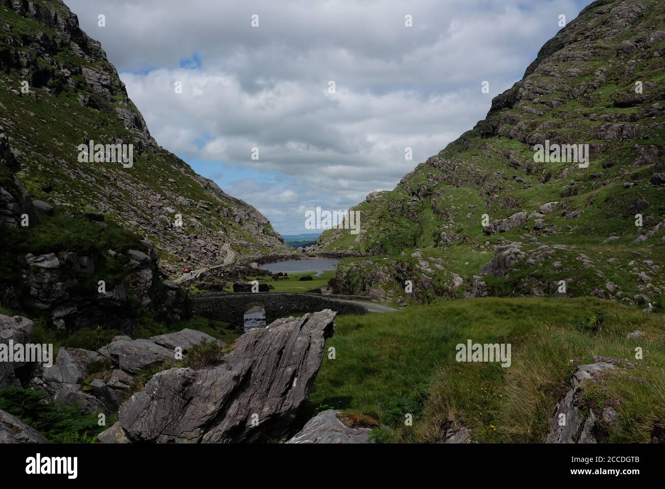 Marcher le Gap de Dunloe dans notre Kerry Randonnée en 2019 Banque D'Images