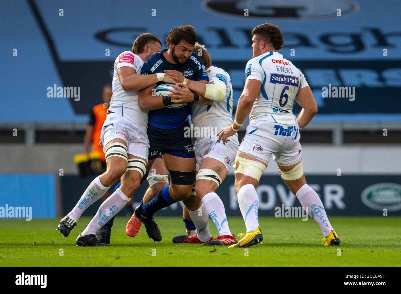 21 août 2020 ; AJ Bell Stadium, Salford, Lancashire, Angleterre ; Rugby anglais de Premiership, sale Sharks versus Exeter Chiefs ; Good de Jager of sale Sharks est abordé Credit: Action plus Sports Images/Alamy Live News Banque D'Images