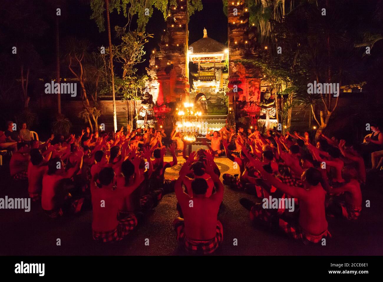 Danse Kecak (danse des singes), Pura Dalem, Ubud, Bali Banque D'Images Danse Kecak (danse des singes), Pura Dalem, Ubud, Bali Banque D'Images