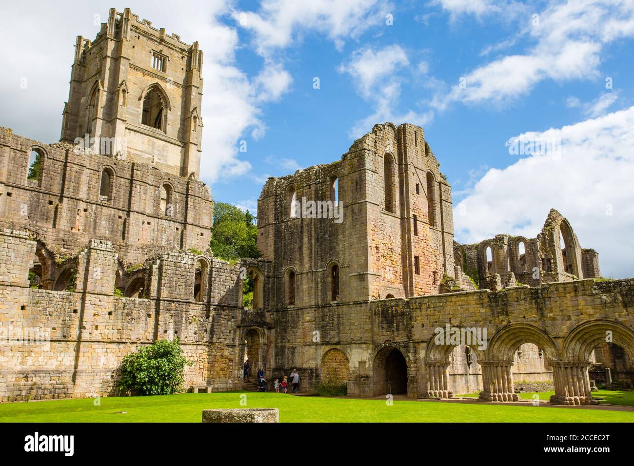 L'abbaye de Fountains a ruiné le monastère cistercien, Yorkshire, Angleterre Banque D'Images