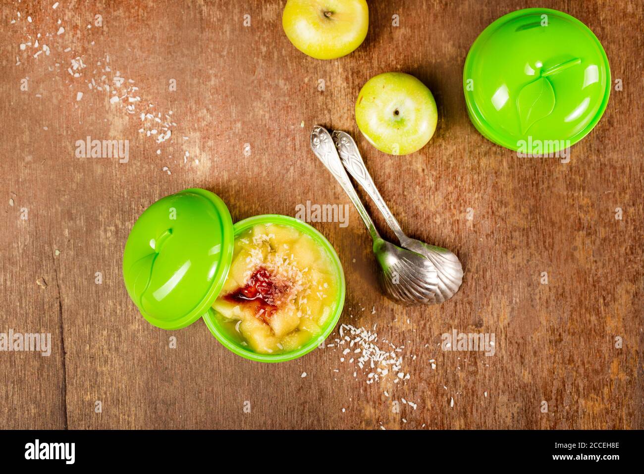 Porridge de riz à la cannelle et aux pommes vertes Banque D'Images