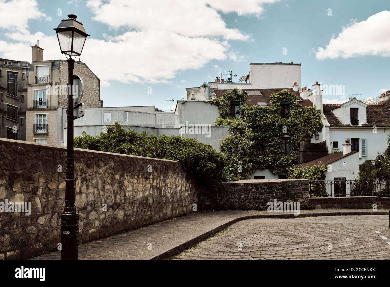 Europe, France, Paris, Montmartre, Side Street, Old Town, Street Lantern, Banque D'Images