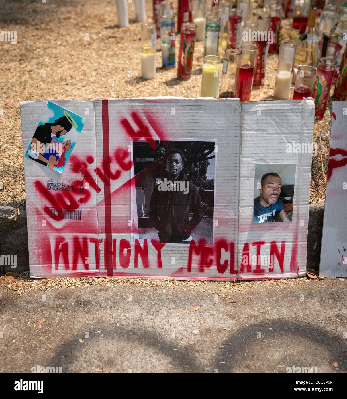 Pasadena, Californie, États-Unis. 21 août 2020. Mémorial de bord de route dédié à Anthony McClain, près de l'avenue N. Raymond où il a été tué par un policier de Pasadena le 15 août 2020. Crédit : Jim Newberry/Alay Live News Banque D'Images